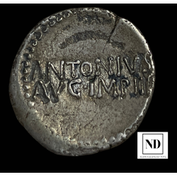 Denario de Marco Antonio - 33 a.C - Ceca Volante - 3,63g Ag